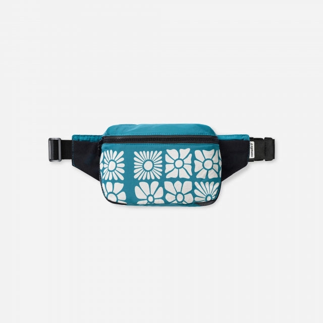 Nomadix Fanny Pack Flowerbed Teal Ocean
