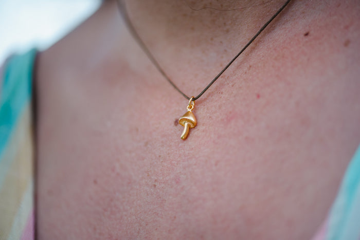 Bronwen Tiny Charm Necklace Mushroom / Taupe